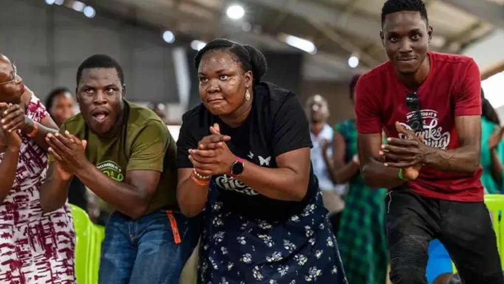 Lidé v Ugandské církvi překonali Guinnessův světový rekord poté, co tleskali déle než 3 hodiny