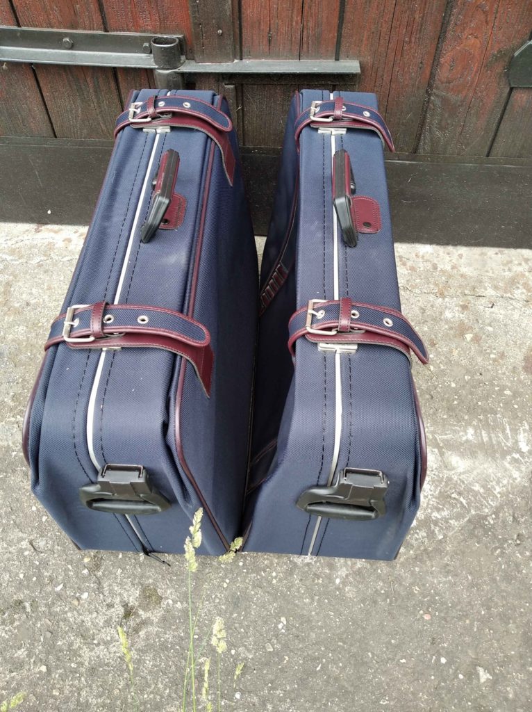 S kufry, batohy, taškami, kufry, balíčky a jejich obsahem zacházíme jako se zavazadly.