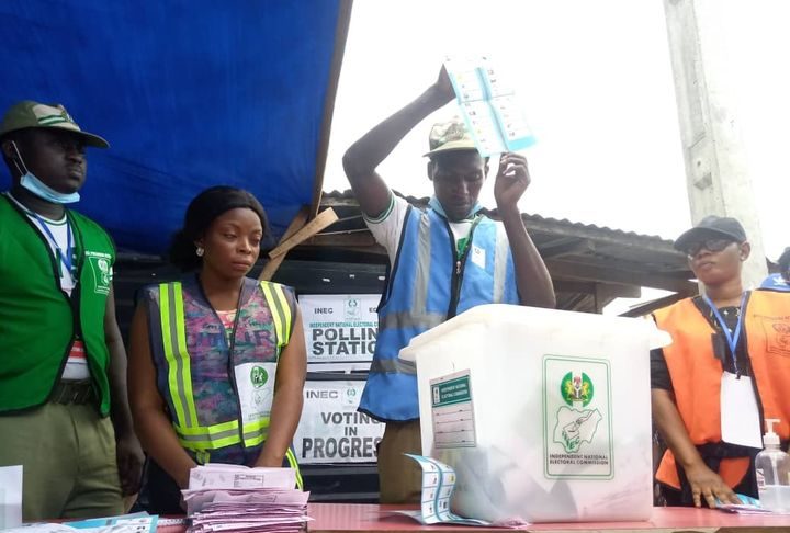 2023: USA vyhrožují zákazem víz pro pachatele volebních přestupků v Nigérii