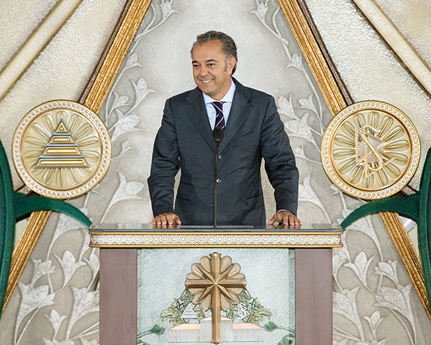 Senátor Italské republiky za Benátsko, ctihodný Maurizio Saia, při uvítání církve řekl: „Během mých 40 let v politice se svět ne vždy změnil tak, jak jsem si přál. Zde před sebou vidím tisíce lidí, kteří stále aktivně chovají svůj sen o lepším světě. Těším se, že tato církev bude místem, kde budou dveře navždy otevřeny dokořán a umožní lidem setkávat se svobodně, svobodně myslet a svobodně jednat bez ohledu na jejich náboženské vyznání.“