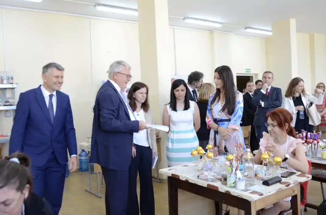 Komisařka EU Nikola Schmidt navštívila uprchlické centrum v Plovdivu v Bulharsku