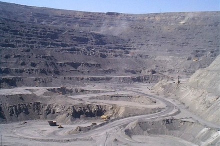 kombinát Navoi Mining and Metallurgical v Uzbekistánu se rozdělí na tři samostatné podniky