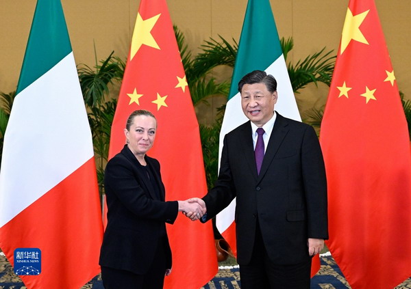 Čínský prezident Si Ťin-pching se setkal s italskou premiérkou Giorgia Meloniovou