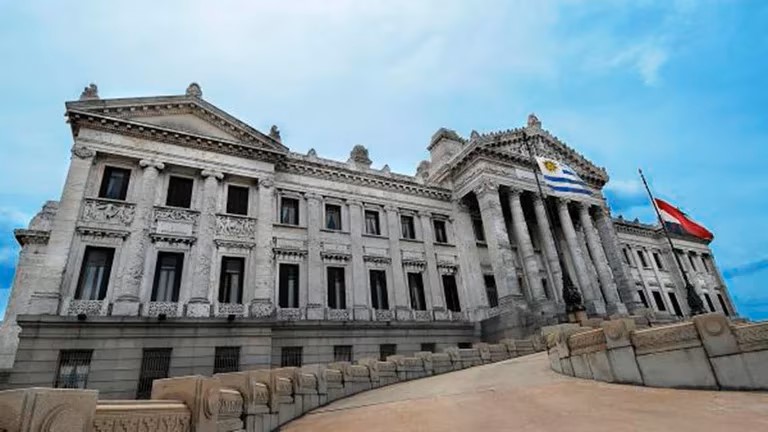 Sněmovna senátorů Uruguaye diskutuje o vytvoření Komise expertů na populační politiku
