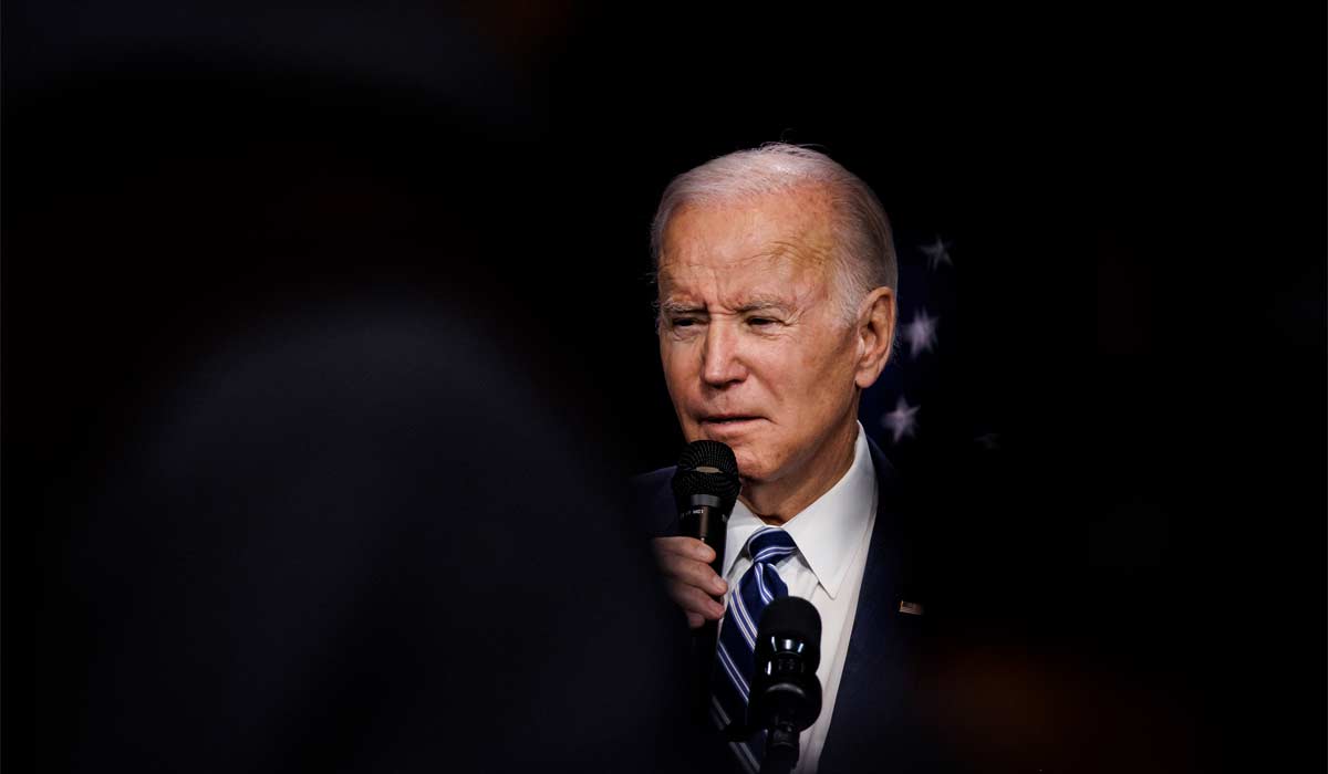 Americký prezident Joe Biden nechává FBI prohledávat svůj dům v Delaware v rámci probíhajícího vyšetřování tajných dokumentů, oznámil jeho právník.