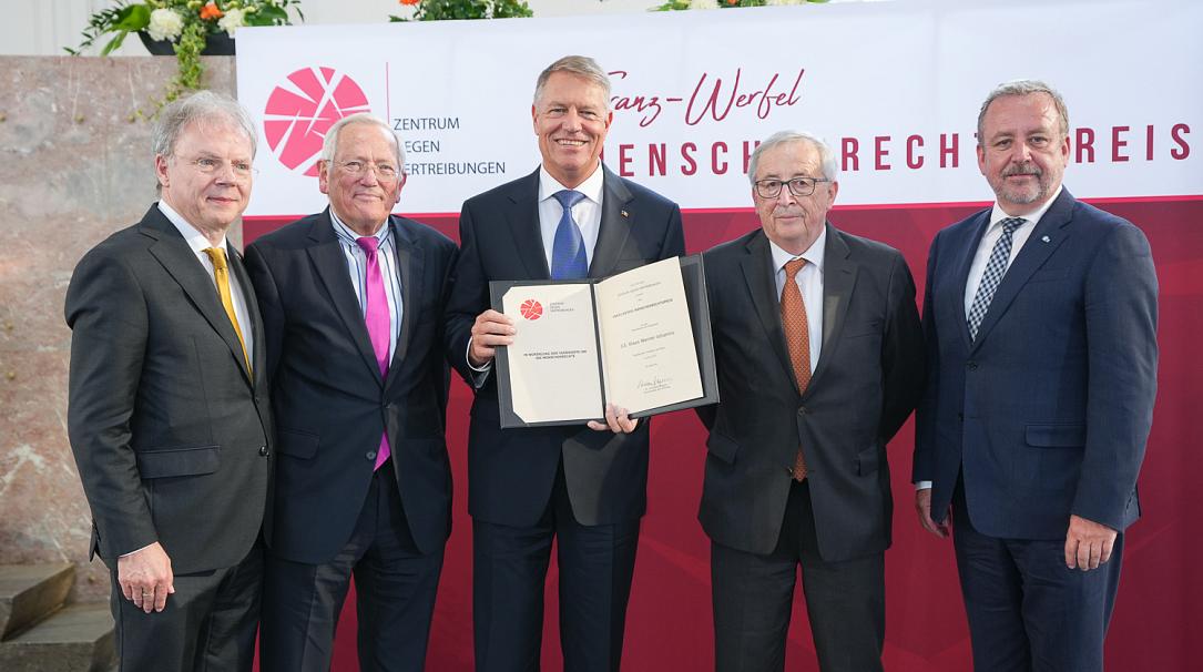 Rumunský prezident Klaus Iohannis obdržel německou občanskou cenu a cenu Franze Werfela