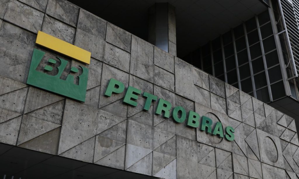 Rio de Janeiro - budova ředitelství Petrobras v centru Ria.
