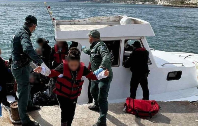 Bulharská pohraniční stráž zachránila v Černém moři 38 uprchlíků, včetně dítěte
