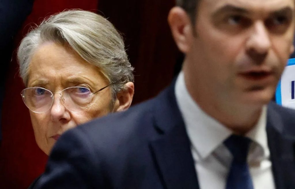 Elisabeth Borne a Olivier Véran, 7. února 2023, v Národním shromáždění.