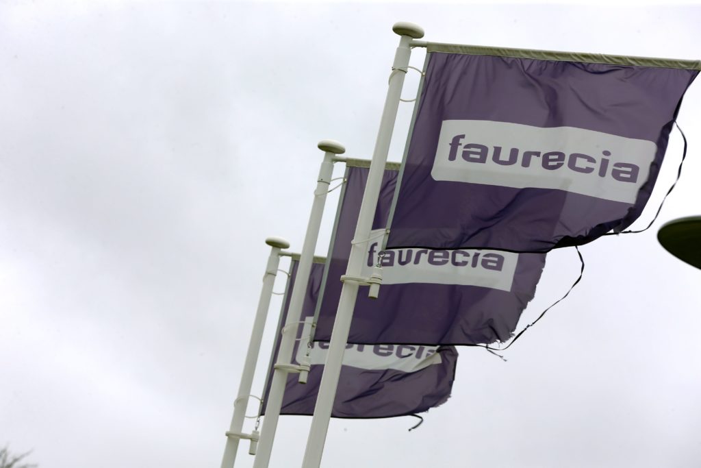 Faurecia je jedním z dodavatelů Renaultu v severním Franche-Comté. Závod Magny Vernois v Haute Saône vyrábí přední sedadla a pěnu sedadel pro vozy diamantové značky